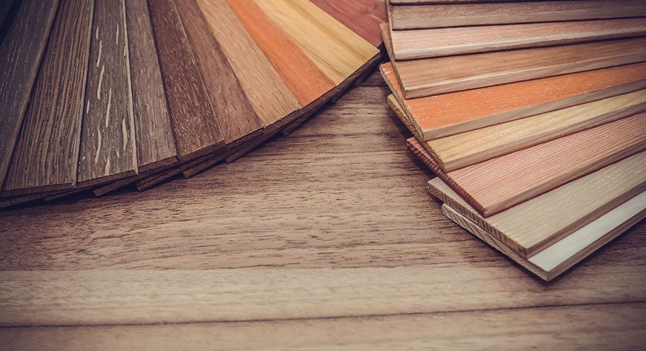 Mehrere Farben von Laminatboden